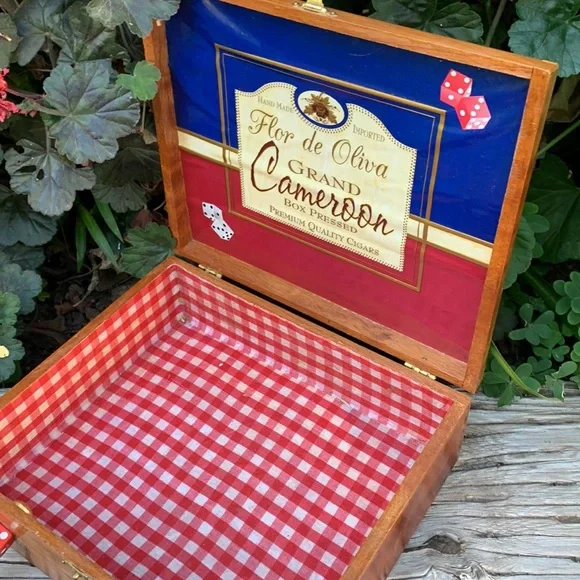 Vintage pinup girl rockabilly cigarbox purse - Picture 5 of 12